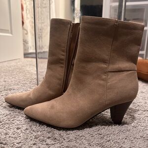 Elegant Tan Ankle Boots